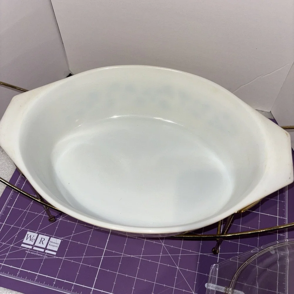 Pyrex Golden Acorn 2.5 Q Oval Casserole, 045 & Clear Lid W/ heating stand